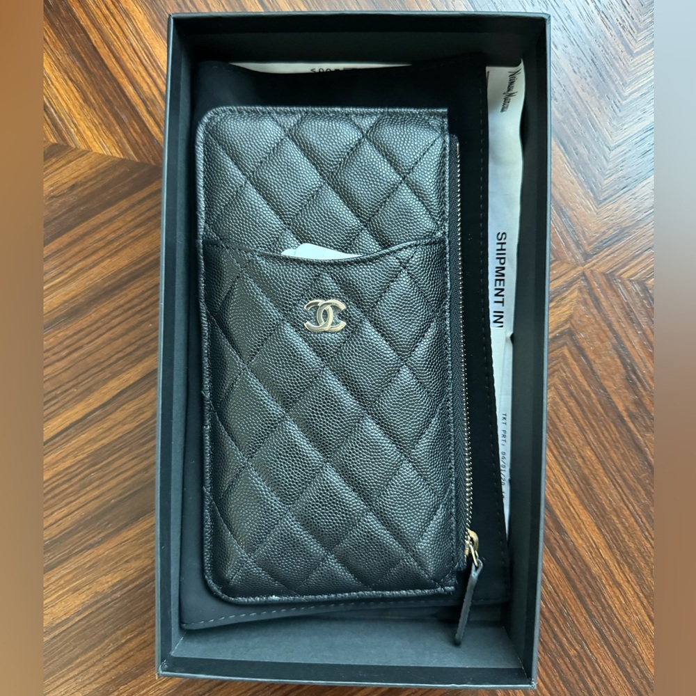 CHANEL Authentic wallet/credit card holder